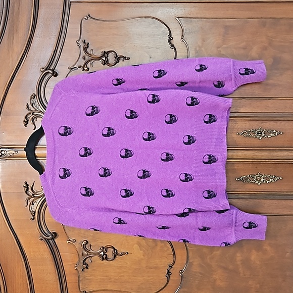 Skull Cashmere Sweaters Skull Cashmere V Neck Pull Over Sweater